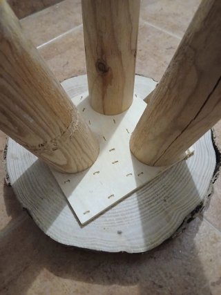 Taburete rústico de madera