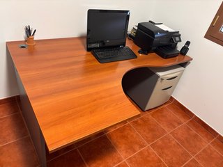 Mesa de oficina de madera
