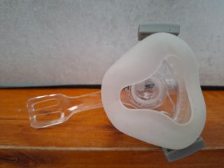 Mascarilla Nasal CPAP y correa para apneas sueño.