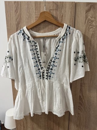 Blusa blanca bordada talla L