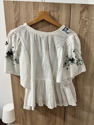 Blusa blanca bordada talla L