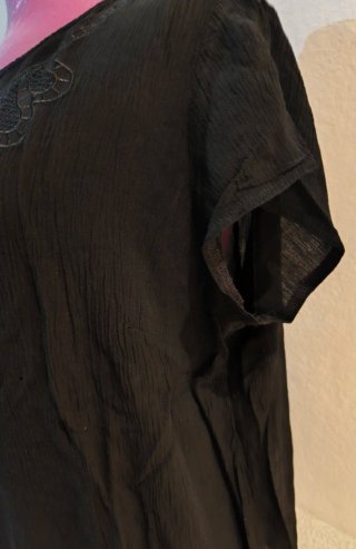 Blusa negra bordada manga corta T XL