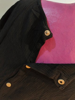 Blusa negra bordada manga corta T XL
