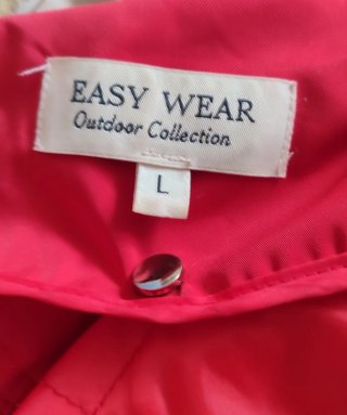 Magnífica Gabardina Easy Wear Roja con Chaleco