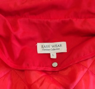 Magnífica Gabardina Easy Wear Roja con Chaleco