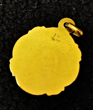 COLGANTE DE ORO 18K MEDALLA VIRGEN DEL POCÍO