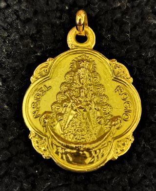 COLGANTE DE ORO 18K MEDALLA VIRGEN DEL POCÍO