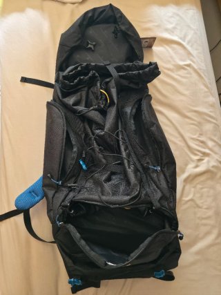 Mochila Ferrino Dundee 70L + funda impermeable