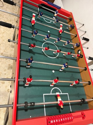 Futbolín grande en perfecto estado