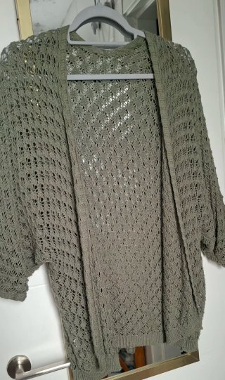 Chaqueta verde de punto calado