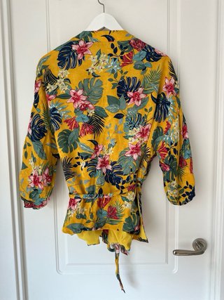Kimono Bershka estampado floral talla M-L