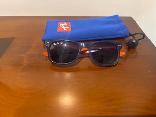 Gafas de sol infantiles Ray Ban con funda