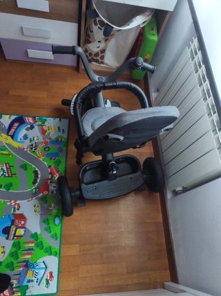 Triciclo con capota y manillar