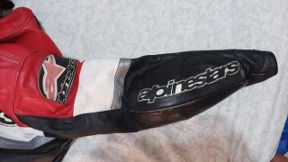 Chaqueta de moto Alpinestars roja y negra