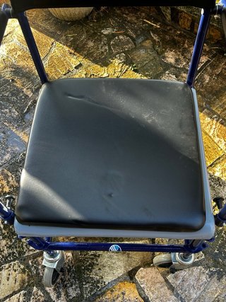 Silla de Ducha o Inodoro con Ruedas