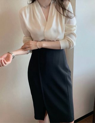 Blusa satén crema drapeada