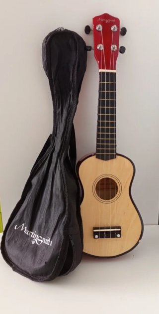Ukelele Martin Smith UK-212-A con funda