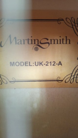 Ukelele Martin Smith UK-212-A con funda