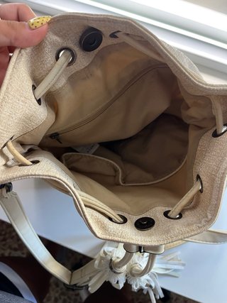 Bolso beige y multicolor con flecos