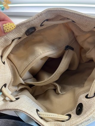Bolso beige y multicolor con flecos