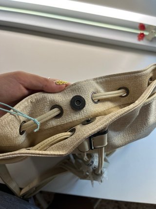Bolso beige y multicolor con flecos