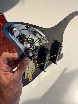 Pickguard Cargado Stratocaster HSS Completo