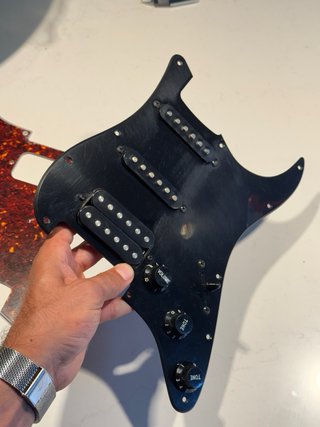 Pickguard Cargado Stratocaster HSS Completo