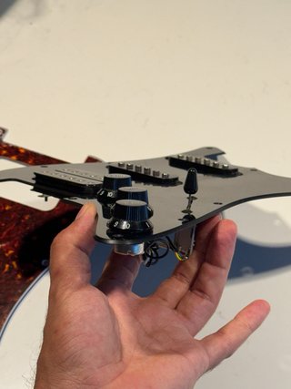 Pickguard Cargado Stratocaster HSS Completo