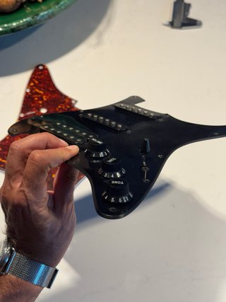 Pickguard Cargado Stratocaster HSS Completo