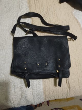 Bolso negro de piel