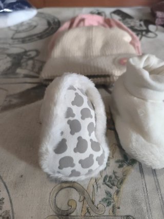 2 gorritos y botitas bebé 0/3 meses, nuevos