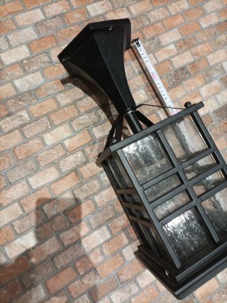 Farol de patio negro metálico