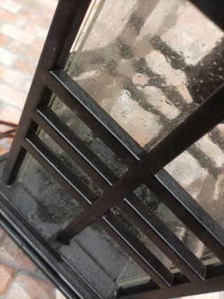 Farol de patio negro metálico