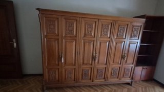 Armario antiguo de madera maciza. 4 PIEZAS.