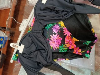 Bikini negro con estampado floral