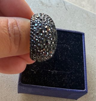 Anillo Swarovski Negro y Dorado