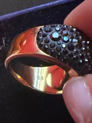 Anillo Swarovski Negro y Dorado
