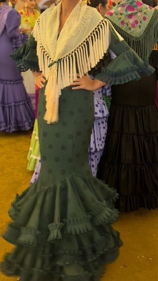 Traje de flamenca verde con lunares