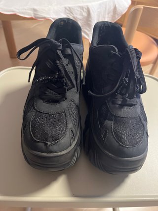 Zapatos de plataforma negros con encaje