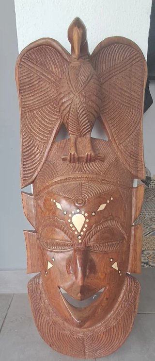 Máscara africana tallada a mano Namibia.