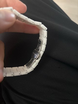 Reloj blanco minimalista