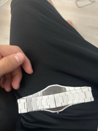 Reloj blanco minimalista