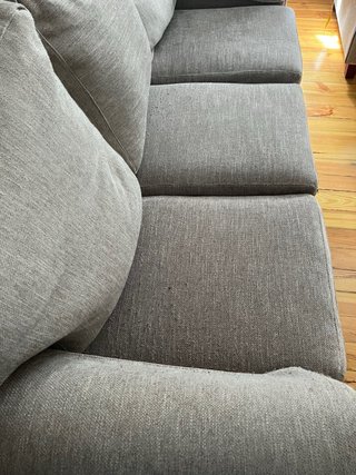 Sofá beige y gris de tela