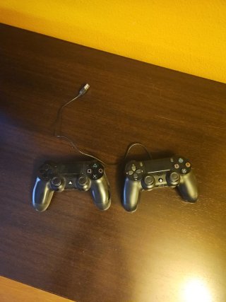 Consola PS4 Slim Negra + 2 mandos
