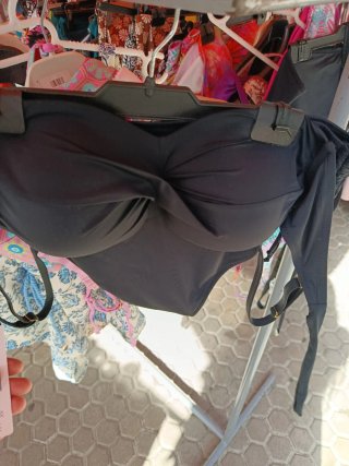 Bikini negro con estampado floral