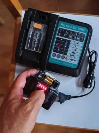 CARGADOR Y BATERÍA MAKITA 18V 5,0 AH