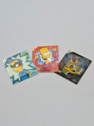 Lote Figuras y Pegatinas Los Simpsons Huevo Kinder