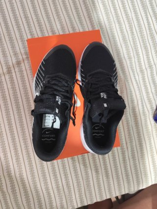 Zapatillas Nike Comfort Footbed Negras.