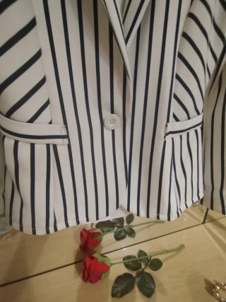 BLAZER DE RAYAS BLANCO Y AZUL