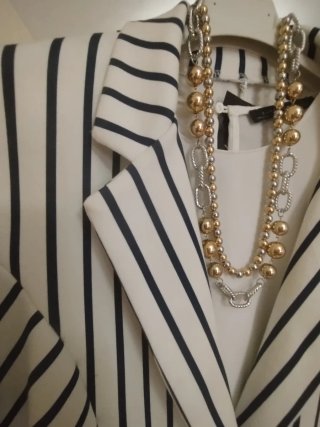 BLAZER DE RAYAS BLANCO Y AZUL